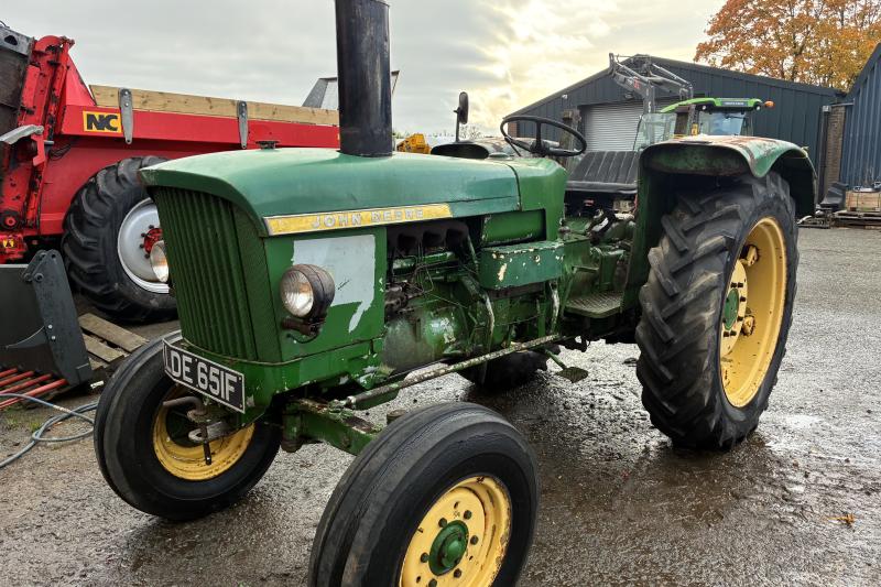 JOHN DEERE 710