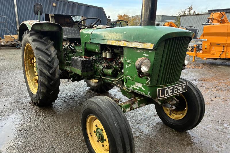 JOHN DEERE 710